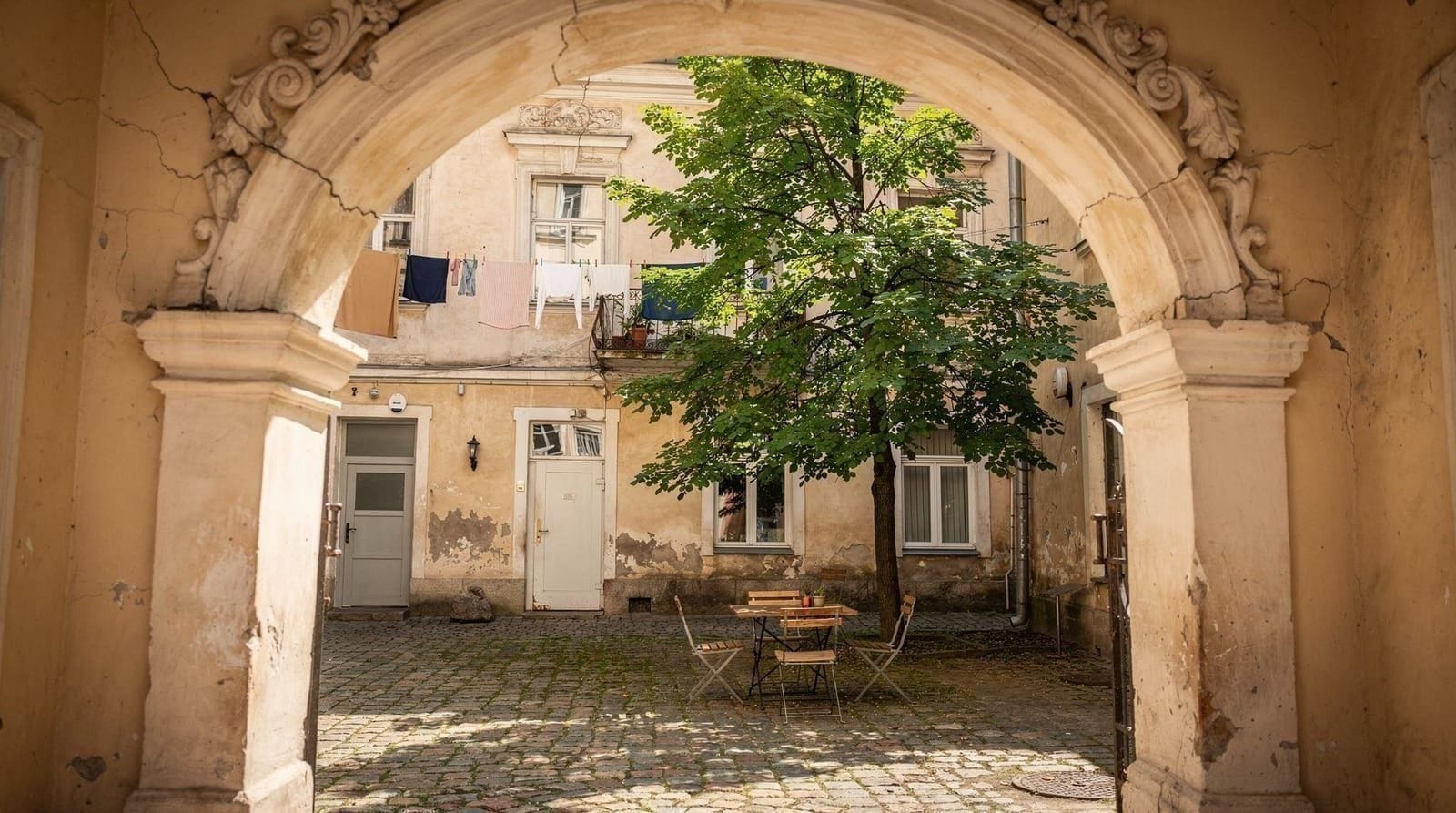 Was niemand dir über Vilnius erzählt — Die überraschenden Dinge über Vilnius, die Reiseführer übergehen: das Kopfsteinp