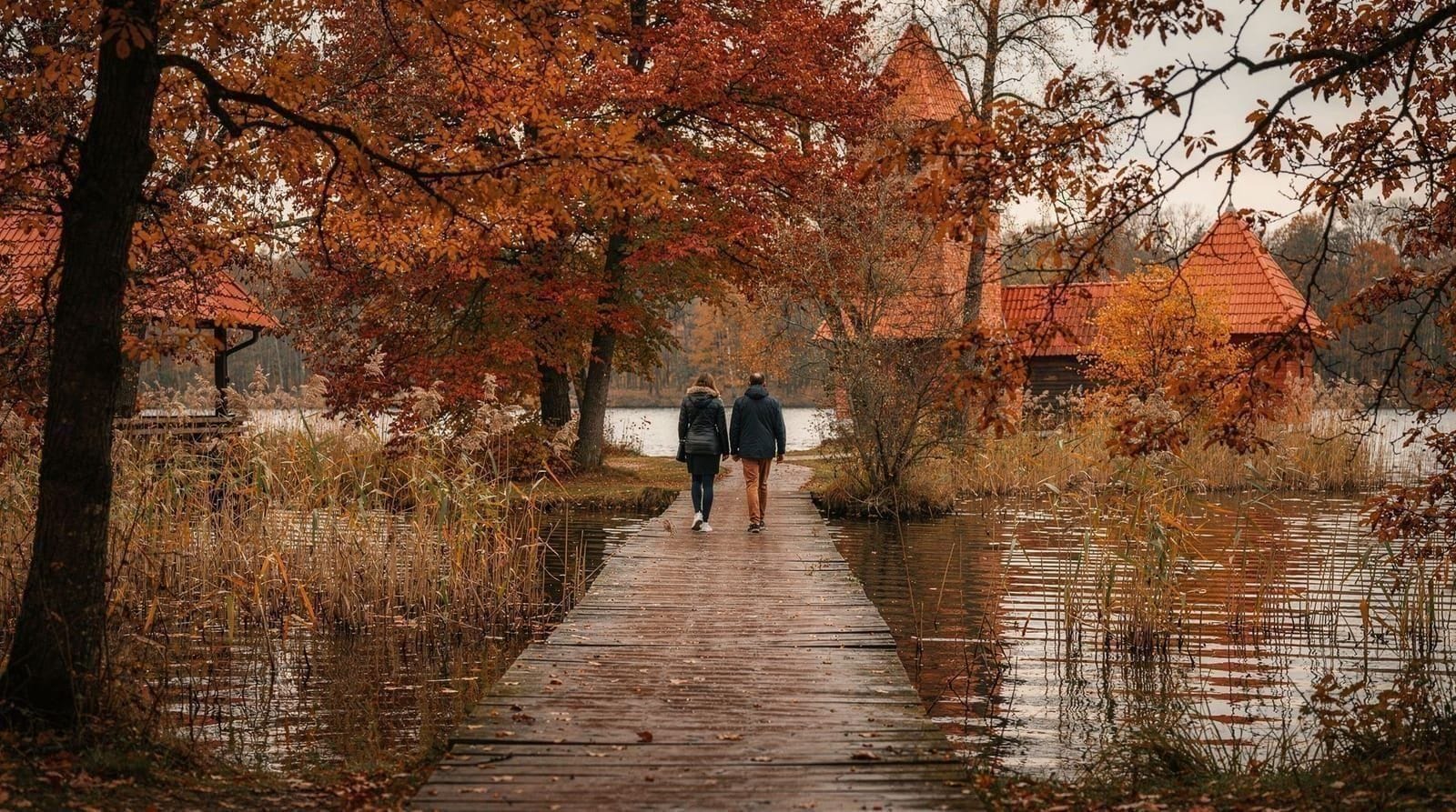 Trakai jenseits der Burg: was die meisten Besucher verpassen — Trakai ist mehr als seine Inselfestung. Karäerkultur, Seekajakfahren, weniger be