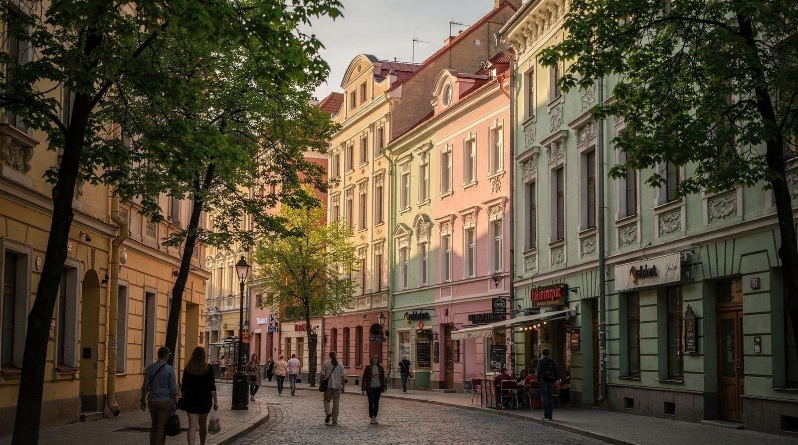 Die besten Instagram-Spots in Vilnius — Vom Gediminas-Turm bei Sonnenaufgang bis zu Užupis-Murals und sowjetischen Aussi