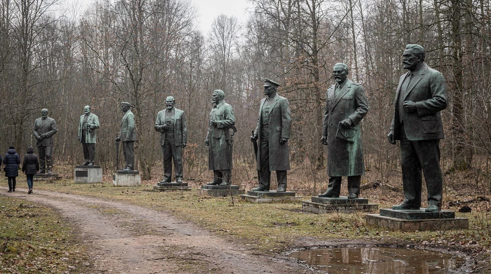 Parc de Grūtas — guide du parc de sculptures soviétiques de Lituanie — Le Parc de Grūtas près de Druskininkai expose les monuments soviétiques démontés