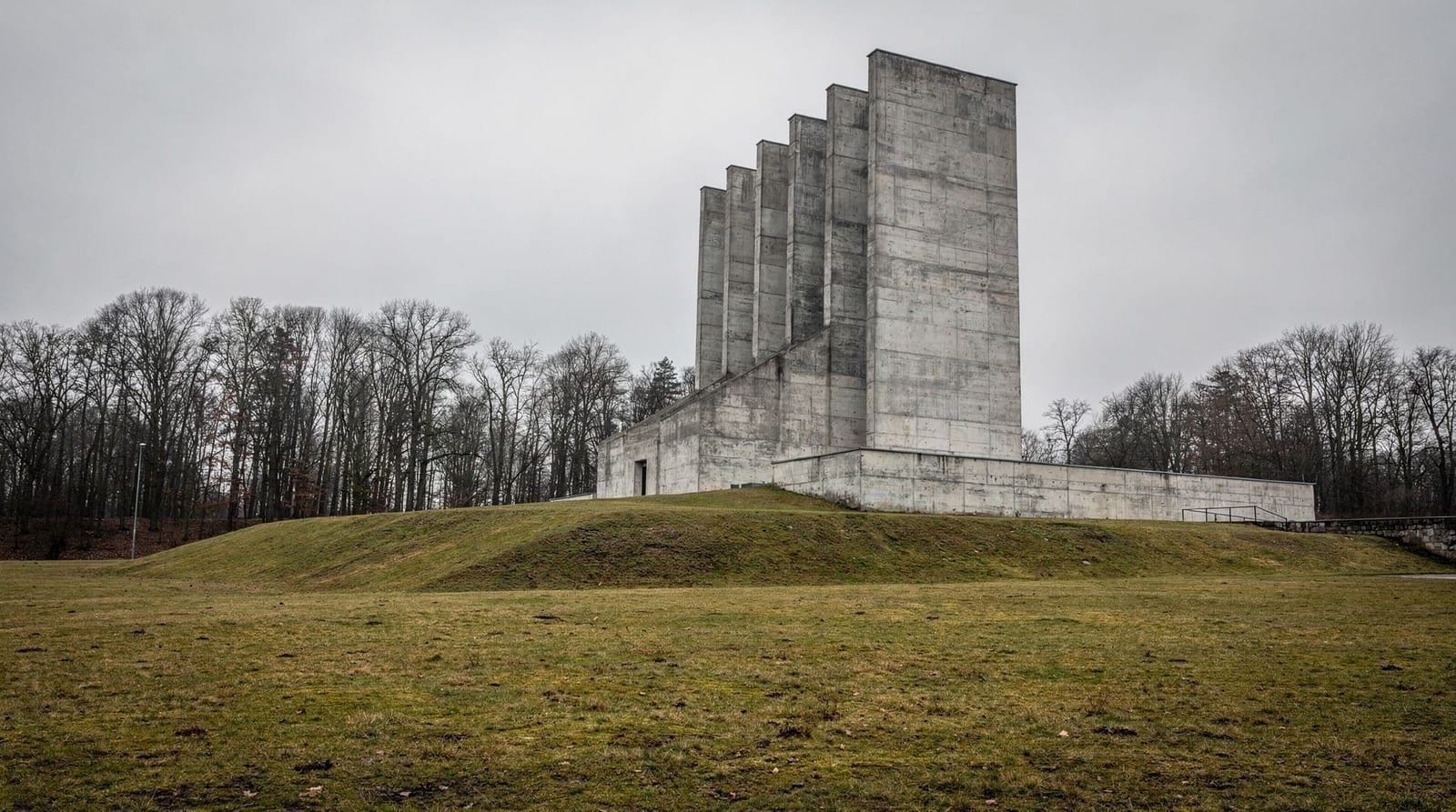 Le Neuvième Fort de Kaunas — mémorial de l'Holocauste et guide du musée — Visitez le Neuvième Fort de Kaunas — un mémorial majeur de l'Holocauste où 50 00
