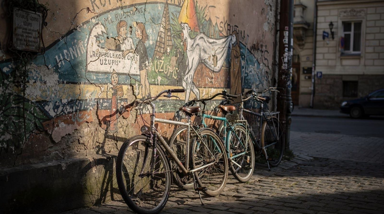 Vilnius: Private alternative bike tour