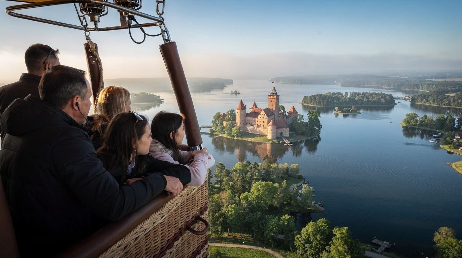 Trakai hot air balloon flight: which experience to book